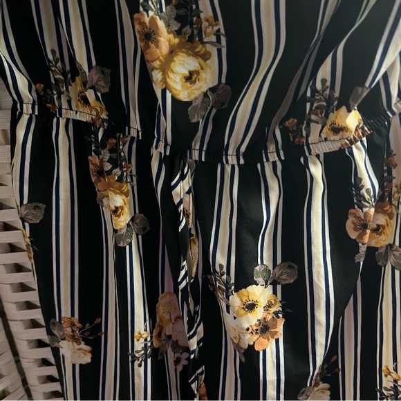 Rue 21 V-Neck Zippered Black Dress NWT S/L - Picture 3 of 5